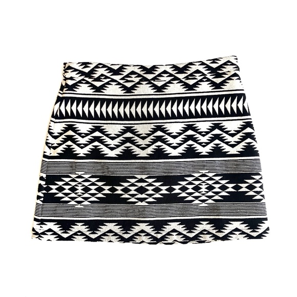 Topshop Dresses & Skirts - Topshop Mini Skirt Geometric A-line Size 6
